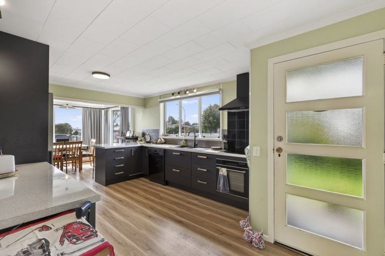 Photo of property in 20 Nikau Street, Inglewood, 4330