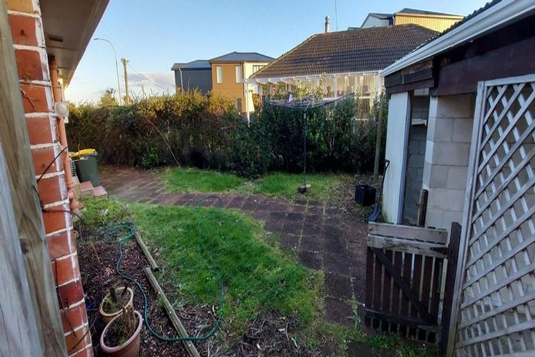 Photo of property in 434 Old Te Atatu Road, Te Atatu Peninsula, Auckland, 0610