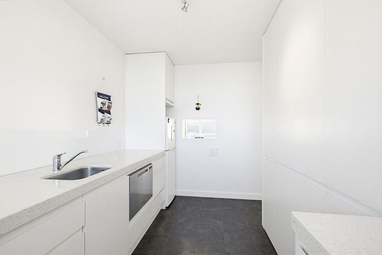 Photo of property in Gateway Apartments, 19 Maida Vale Road, Roseneath, Wellington, 6011