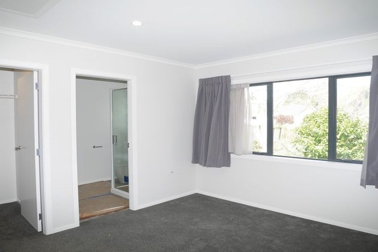 Photo of property in 16 Utauta Street, Waikanae, 5036