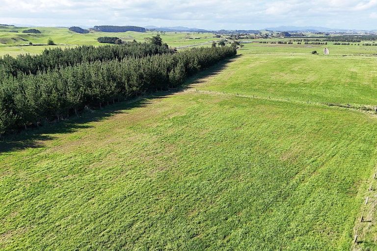 Photo of property in 413a Baylys Coast Road, Dargaville, 0377