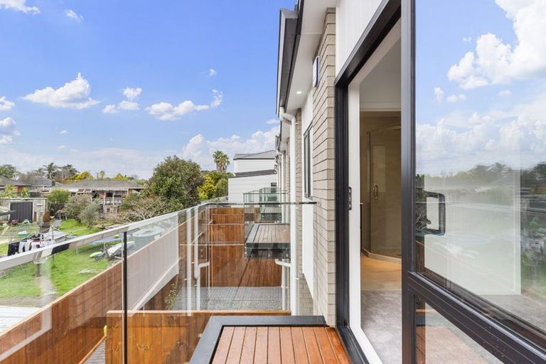 Photo of property in 7b Gladfield Lane, Te Atatu Peninsula, Auckland, 0610