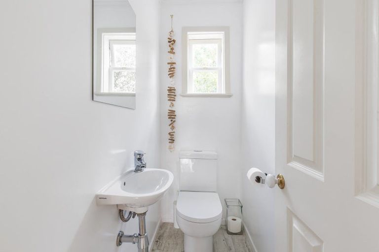 Photo of property in 66 Eden Street, Island Bay, Wellington, 6023