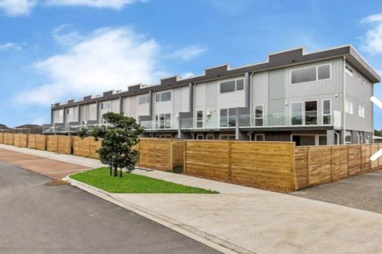 Photo of property in 75 Bordeaux Parade, Te Atatu South, Auckland, 0610