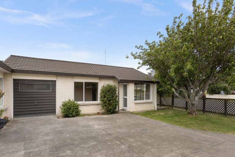 Photo of property in 2/1400 Woodstock Avenue, Mayfair, Hastings, 4122