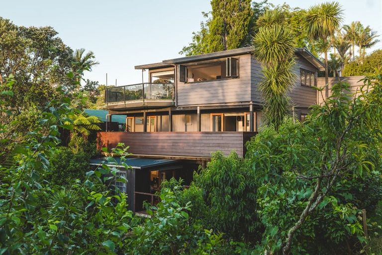Photo of property in 42 Tizard Road, Birkenhead, Auckland, 0626