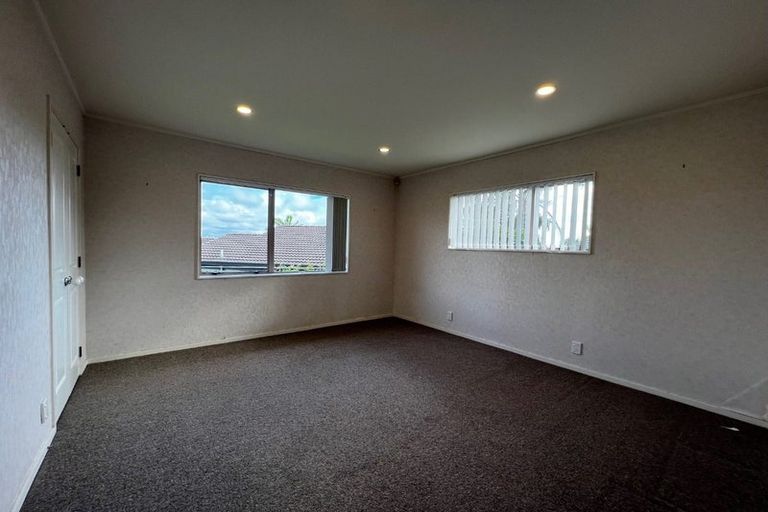 Photo of property in 6 Sandpiper Grove, Unsworth Heights, Auckland, 0632