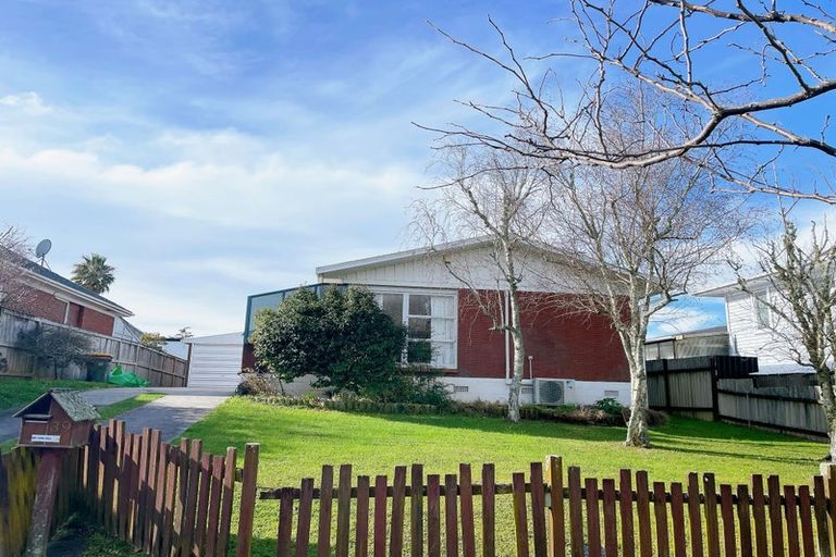 Photo of property in 39 Megan Avenue, Pakuranga Heights, Auckland, 2010