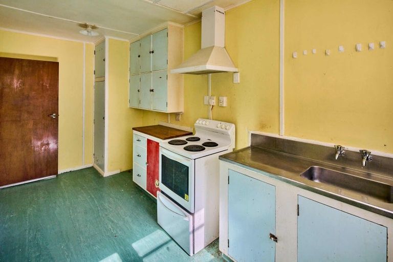 Photo of property in 4 Reuben Grove, Naenae, Lower Hutt, 5011