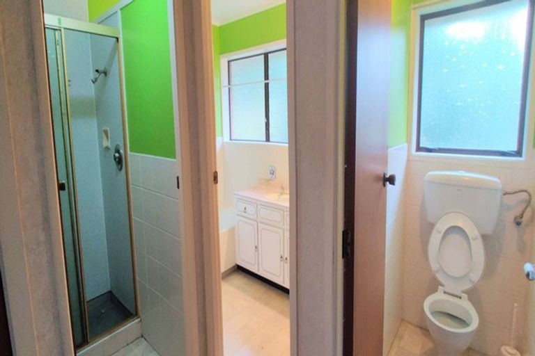 Photo of property in 41 Miltonia Avenue, Te Atatu South, Auckland, 0610