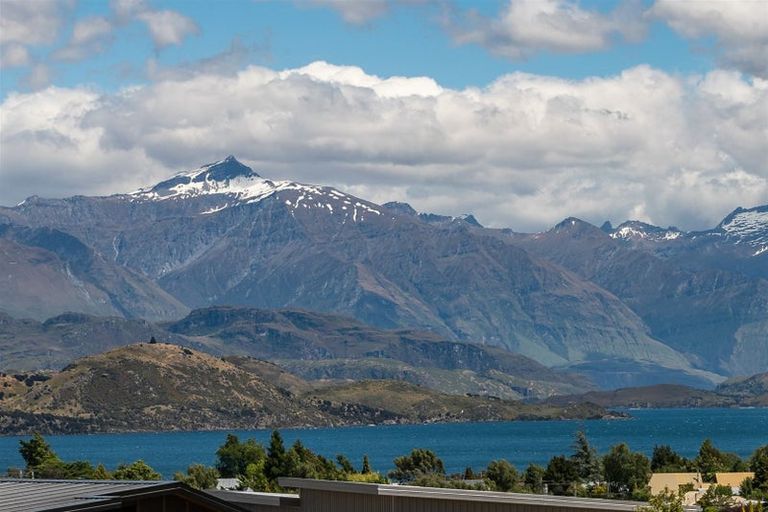 Photo of property in 7 Mcneil Crescent, Wanaka, 9305