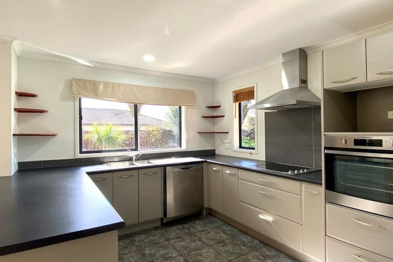 Photo of property in 2 Wouldbank Way, Welcome Bay, Tauranga, 3112