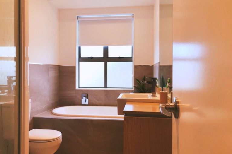 Photo of property in 68 Mackay Drive, Greenhithe, Auckland, 0632