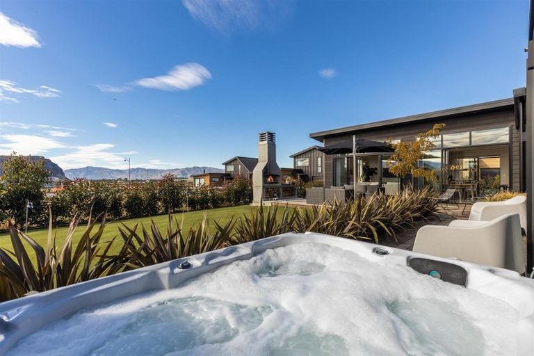 Photo of property in 5 Mcdonald Street, Wanaka, 9305