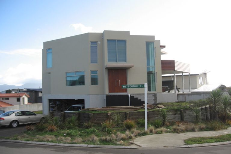 Photo of property in 2 Metzenthin Close, Raumati South, Paraparaumu, 5032