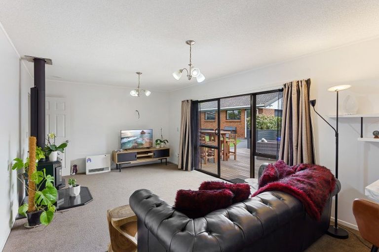 Photo of property in 5 Oakwood Grove, Paraparaumu Beach, Paraparaumu, 5032