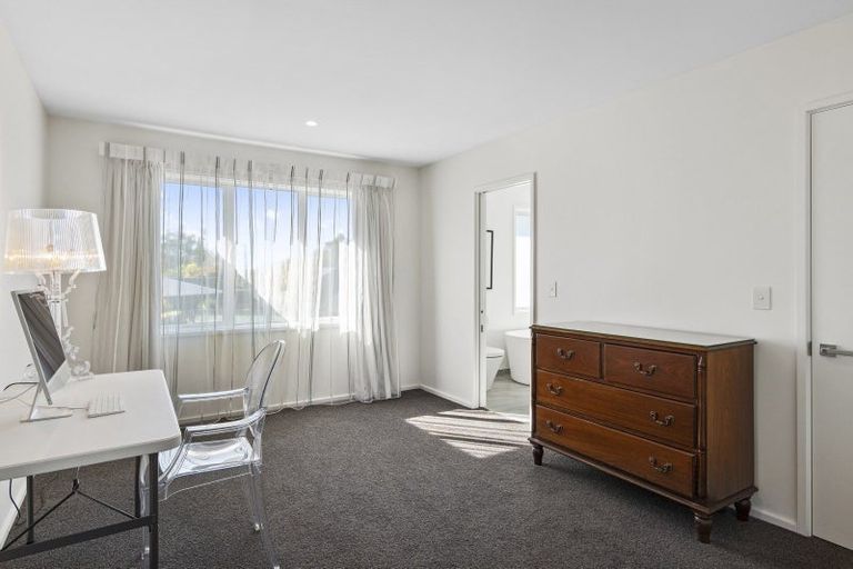 Photo of property in 128 Fendalton Road, Fendalton, Christchurch, 8052