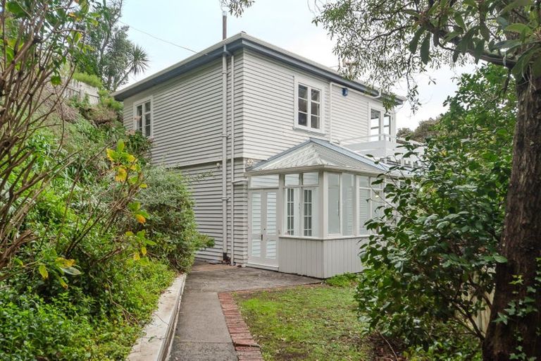 Photo of property in 100 Barnard Street, Wadestown, Wellington, 6012