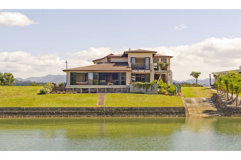 Photo of property in 10 Hei Esplanade, Whitianga, 3510