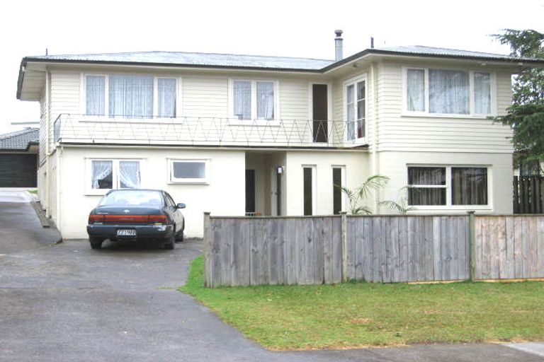Photo of property in 72 Farquhar Road, Glendene, Auckland, 0602