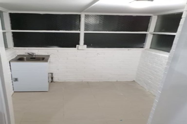 Photo of property in 61 Ocean View Road, Hillcrest, Auckland, 0627