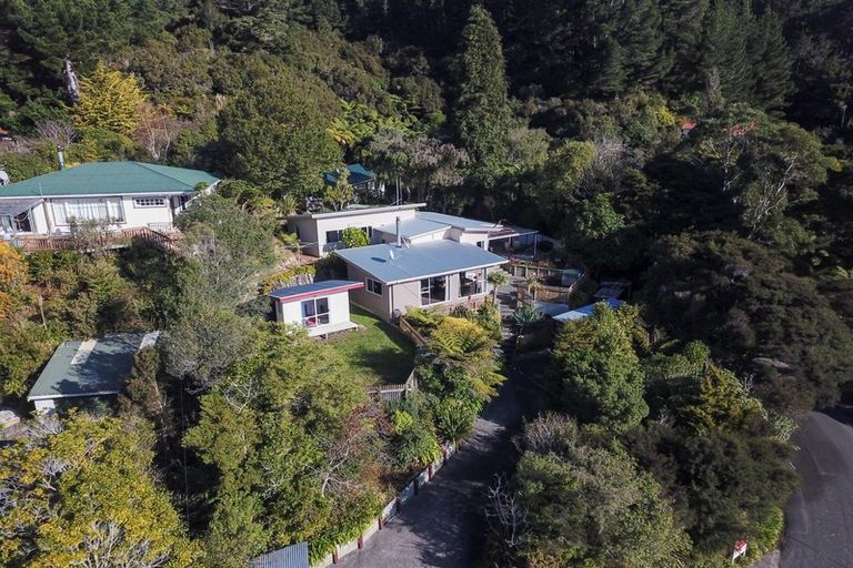 Photo of property in 70 Wyndham Road, Pinehaven, Upper Hutt, 5019