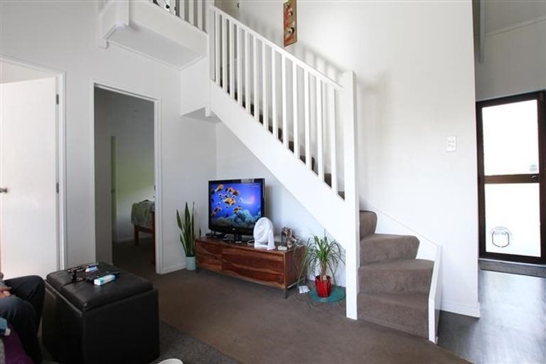 Photo of property in 16/58 Manuroa Road, Takanini, 2112