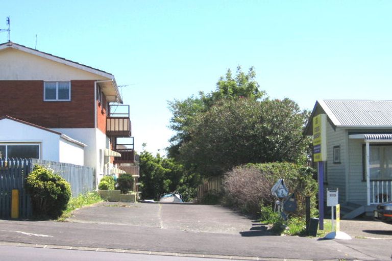 Photo of property in 2/205 Onewa Road, Birkenhead, Auckland, 0626