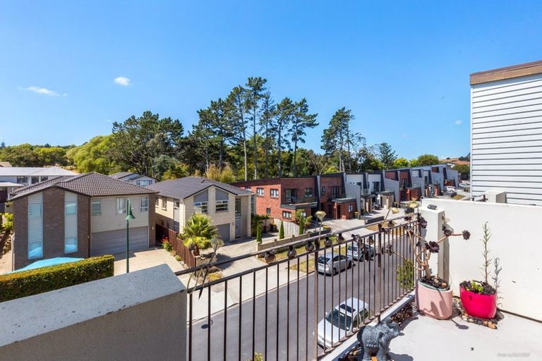 Photo of property in 23/11 Carlos Drive, Flat Bush, Auckland, 2016