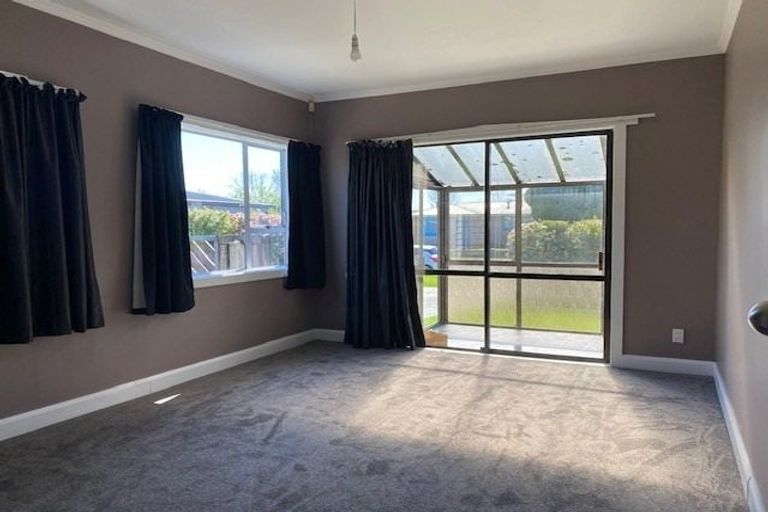 Photo of property in 22 Winters Road, Redwood, Christchurch, 8051