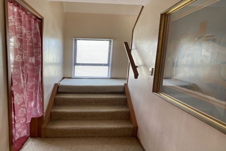 Photo of property in 1/11 Ocean View Road, Hillcrest, Auckland, 0627