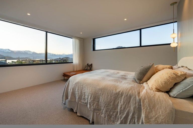 Photo of property in 34 Minaret Ridge, Wanaka, 9305