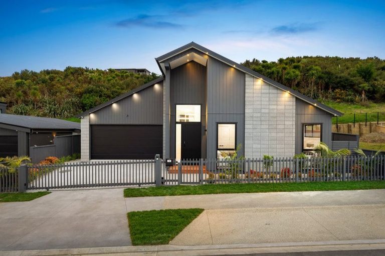 Photo of property in 36 Streamview Way, Long Bay, 0792