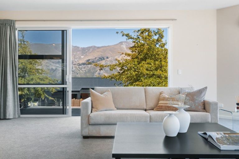 Photo of property in 2 Island View Place, Wanaka, 9305