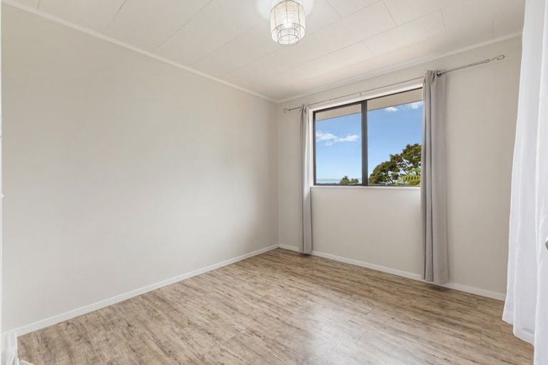 Photo of property in 98 Wade River Road, Stanmore Bay, Whangaparaoa, 0932