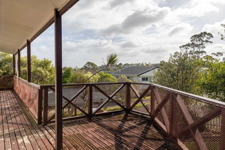 Photo of property in 23 Flaunty Place, West Harbour, Auckland, 0618
