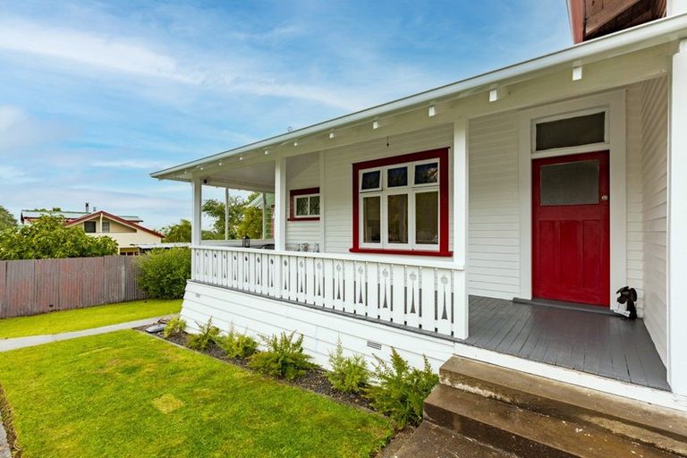 Photo of property in 2 Matthew Street, Waipawa, 4210
