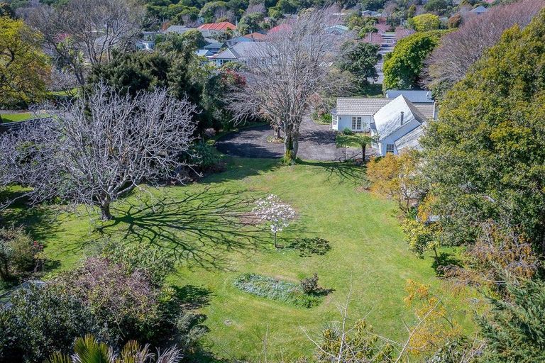 Photo of property in 11 Karaka Grove, Waikanae, 5036