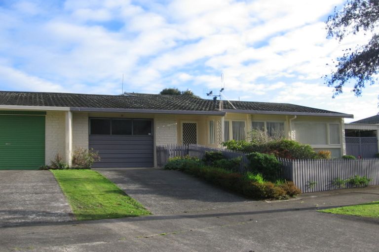 Photo of property in 6 Pinedale Parade, Milson, Palmerston North, 4414