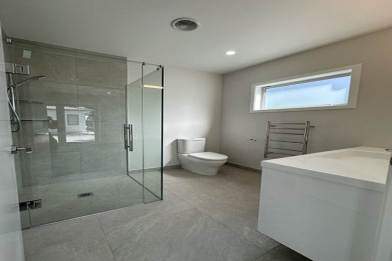 Photo of property in 15 George Yee Place, Taradale, 4112