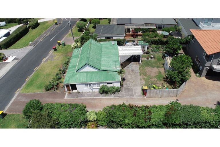 Photo of property in 12 Marie Avenue, Red Beach, 0932