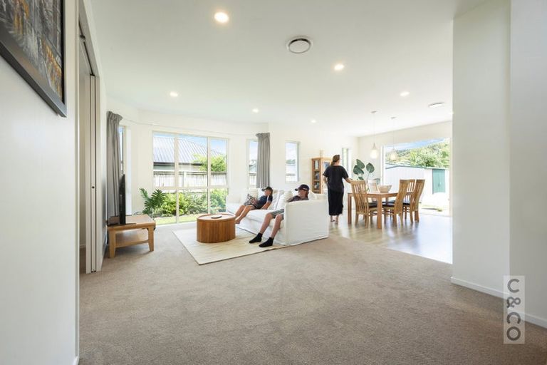 Photo of property in 16 Fruitlands Road, Kumeu, 0810
