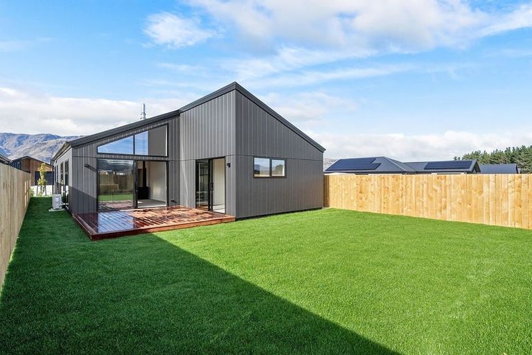 Photo of property in 36 Gillespie Street, Lake Hawea, 9382