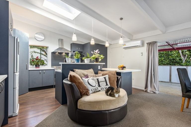 Photo of property in 70 Wyndham Road, Pinehaven, Upper Hutt, 5019