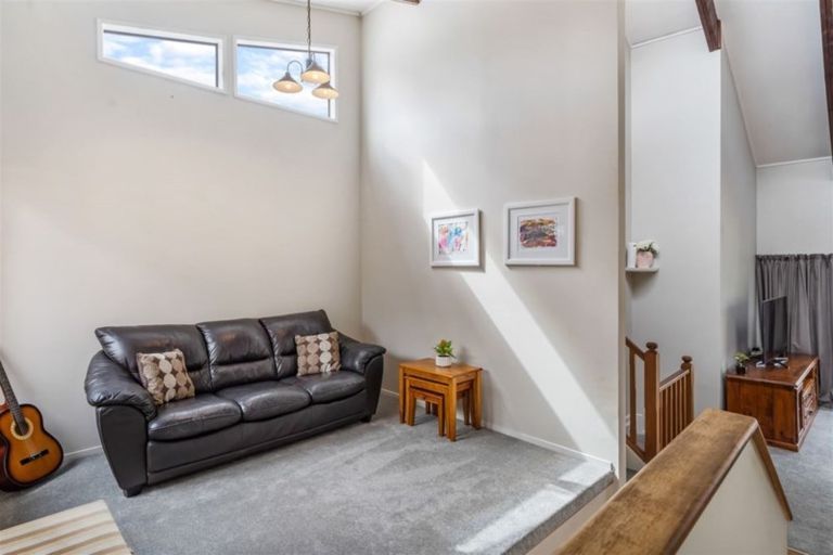 Photo of property in 13 Hiwihau Place, Glenfield, Auckland, 0629