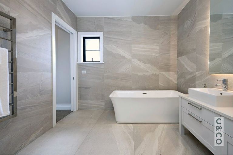 Photo of property in 8 Tauwaka Crescent, Riverhead, 0820