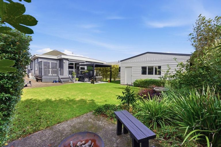Photo of property in 327 Carrington Street, Vogeltown, New Plymouth, 4310