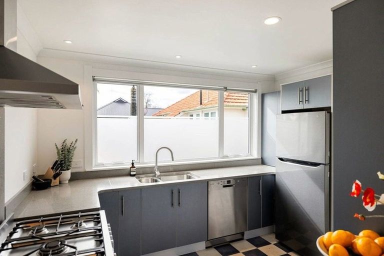 Photo of property in 16 Robinson Street, Cambridge, 3434