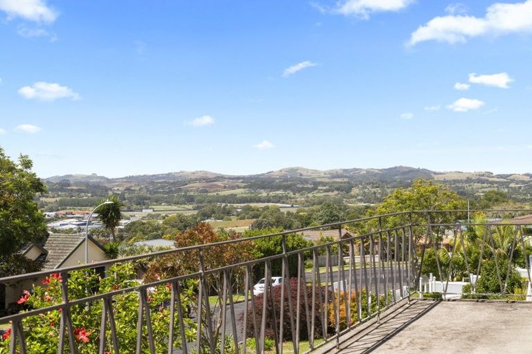 Photo of property in 8 Hamlet Place, Pukekohe, 2120