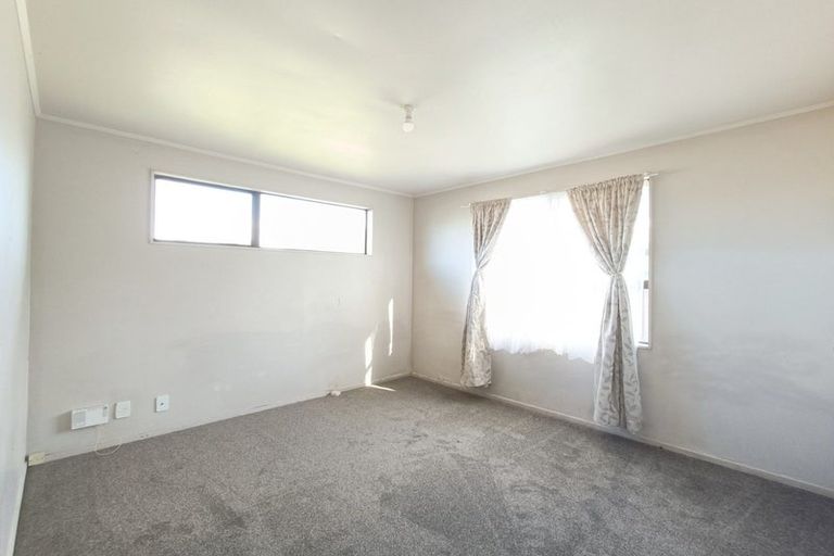 Photo of property in 2/15 Trimdon Street, Randwick Park, Auckland, 2105